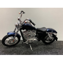 MOTO HARLEY DAVIDSON XL 1200V SEVENTY-TWO 2012 SERIE 34 - MAISTO